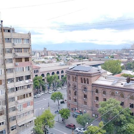 Large Apt Near Republic Square Apartman Jereván Kültér fotó