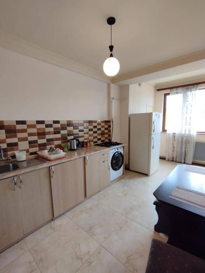 Large Apt Near Republic Square Apartman Jereván Kültér fotó