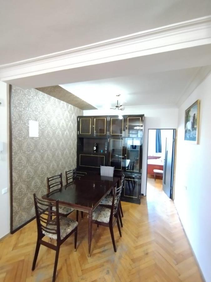 Large Apt Near Republic Square Apartman Jereván Kültér fotó