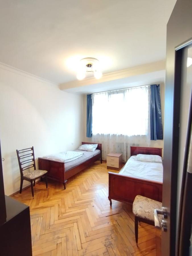 Large Apt Near Republic Square Apartman Jereván Kültér fotó